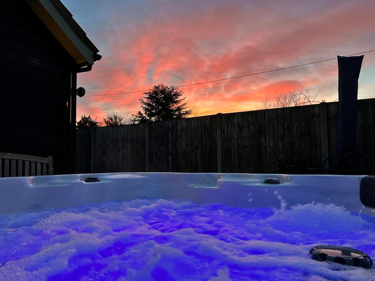 Saving Grace With Private Hot Tub Vila Bawdeswell Exterior foto