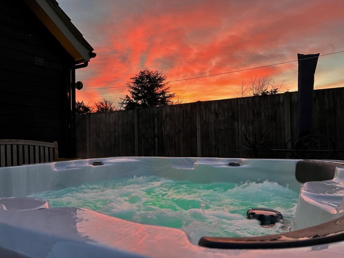 Saving Grace With Private Hot Tub Vila Bawdeswell Exterior foto