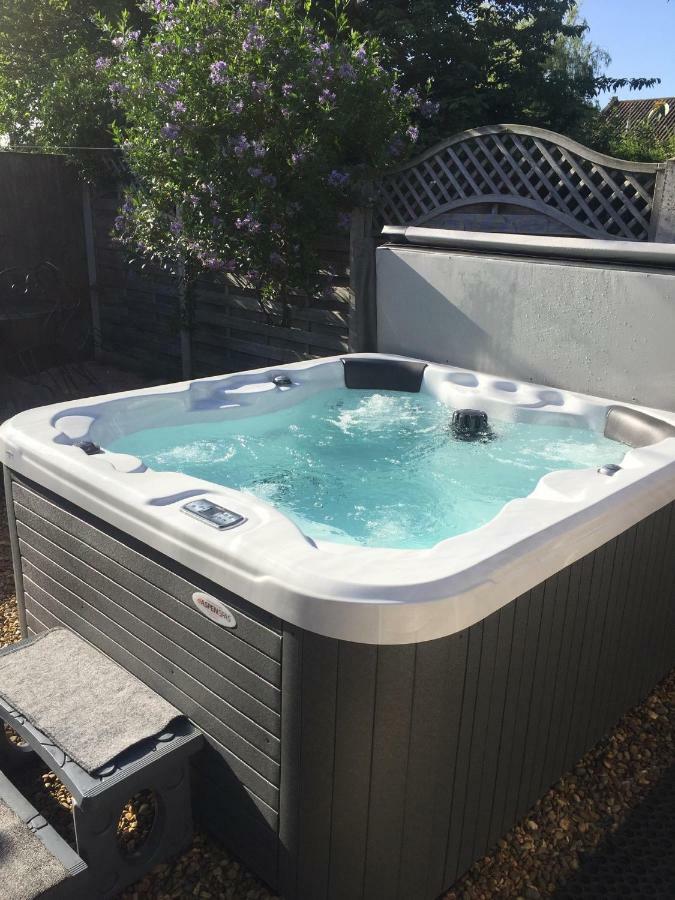 Saving Grace With Private Hot Tub Vila Bawdeswell Exterior foto