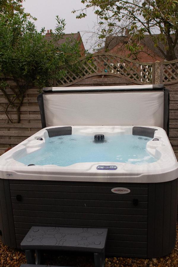 Saving Grace With Private Hot Tub Vila Bawdeswell Exterior foto
